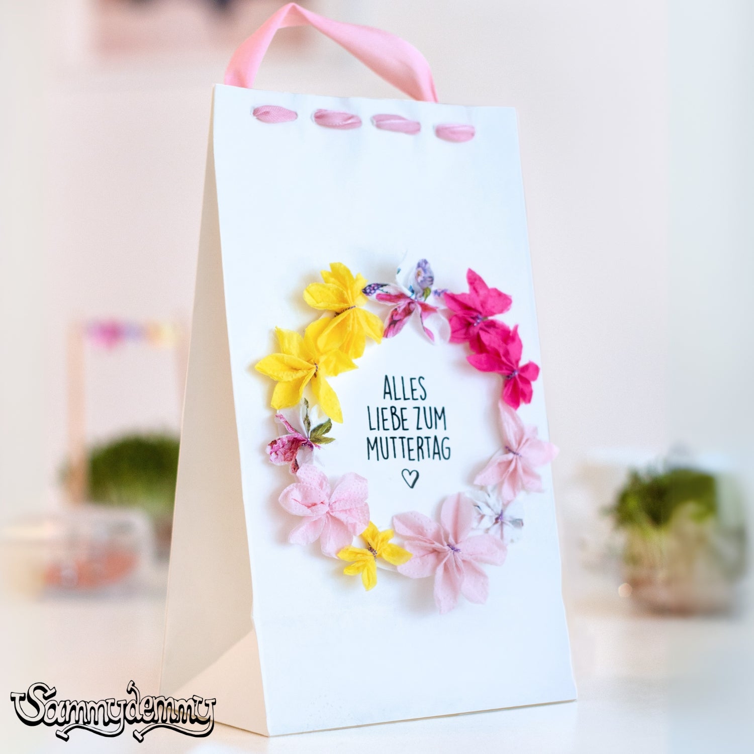 DIY: Blumenkranz-Geschenktüte zum Muttertag